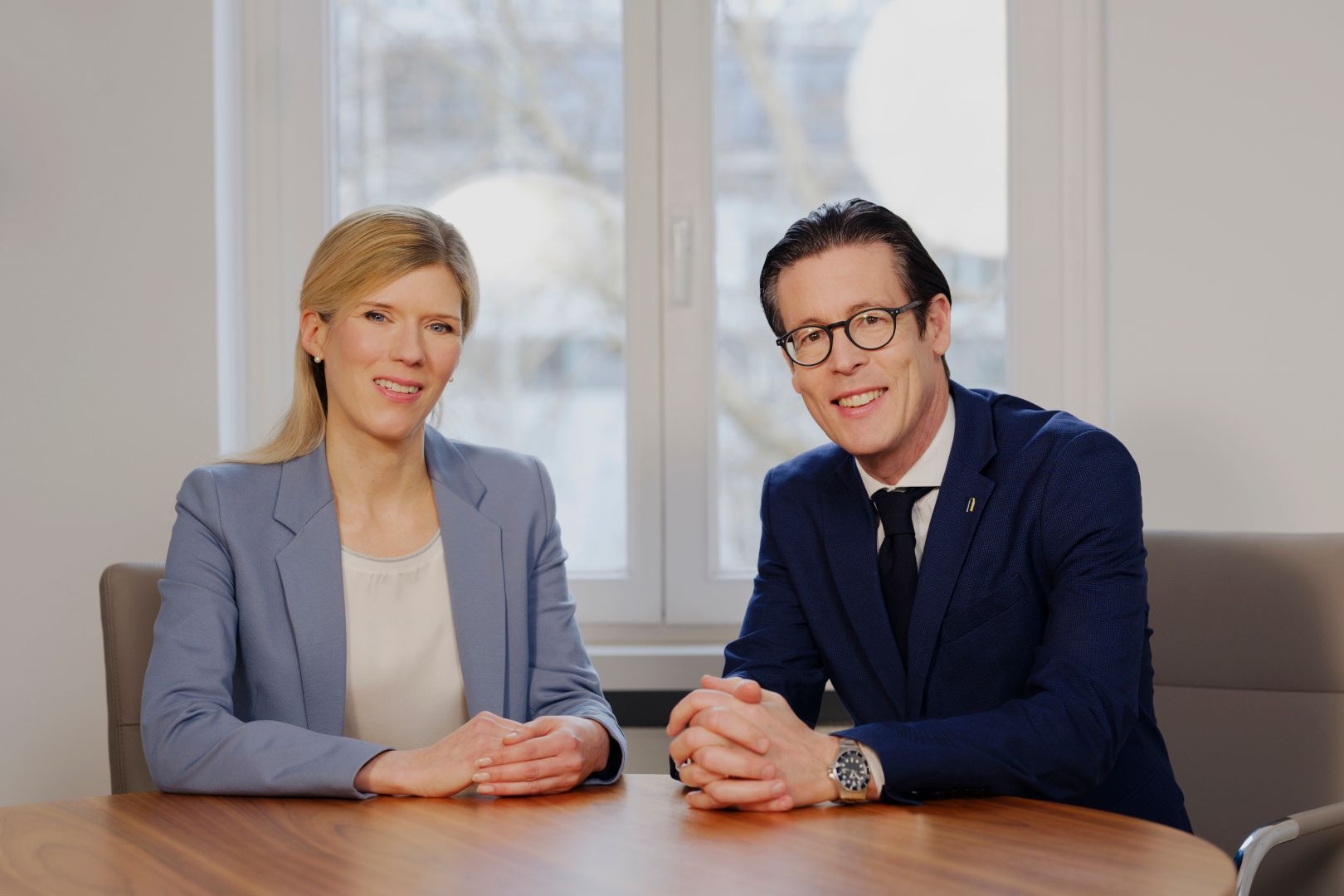 Katharina Kanold und Prof. Dr. Frank E.P. Dievernich.